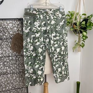 Offer Toad & Co awesome design camouflage green floral print Capri pant 4 spring